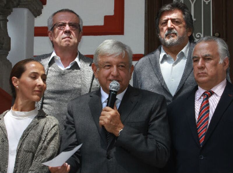 Andr�s Manuel L�pez Obrador e integrantes de su futuro gabinete