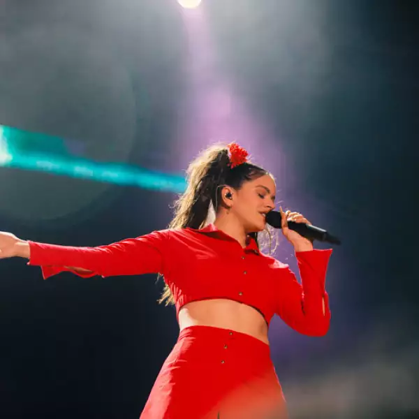 Ceremonia-GNP-Rosalia-On-Stage