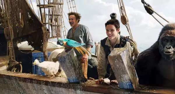 Robert Downey Jr y Harry Collett en Doolittle