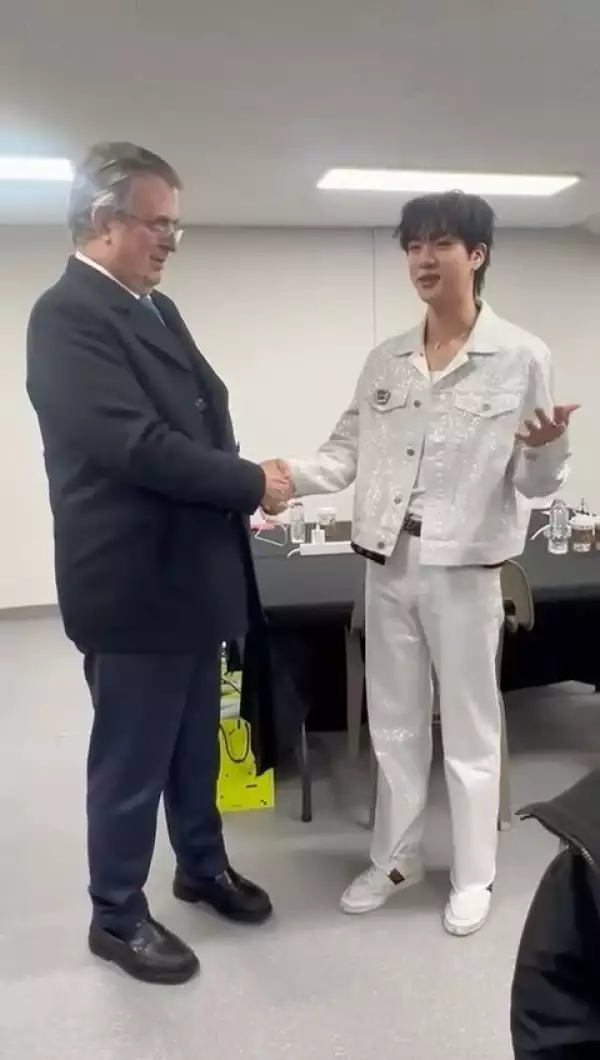 Marcelo Ebrard en Corea del Sur