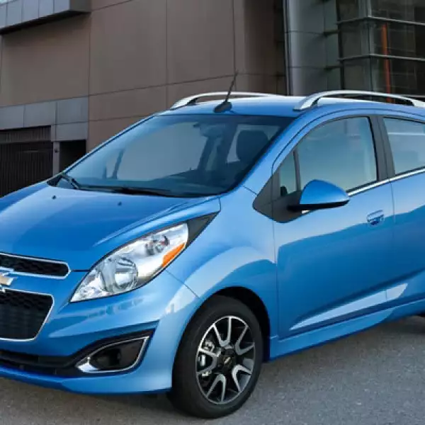 La ciudad de Los Ángeles es la sede del último autoshow del año, con presencia de más de 30 automotrices. Chevrolet presentó la nueva edición de su modelo subcompacto, con cambios en su diseño frontal.