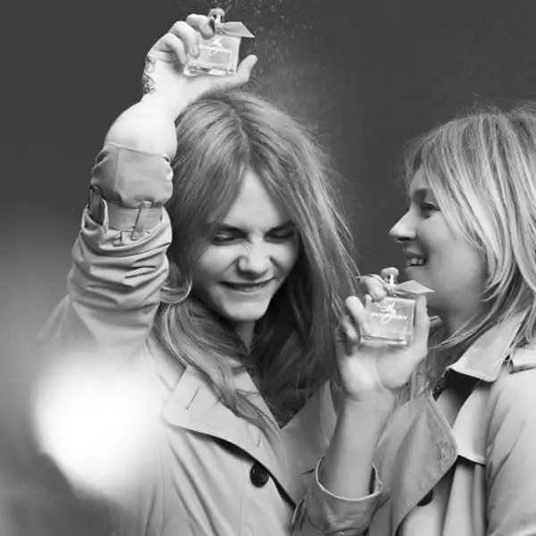 Burberry felicitó a Cara Delevingne en su cumpleaños, una de las caras de su fragancia My Burberry.