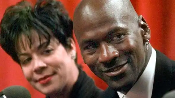 El basquetbolista Michael Jordan se divorció en 2006 de Juanita Vanoy, a quien tuvo que pagarle 150 millones de dólares, la mitad de su fortuna. Hasta ahora, éste es el divorcio más caro de la historia.