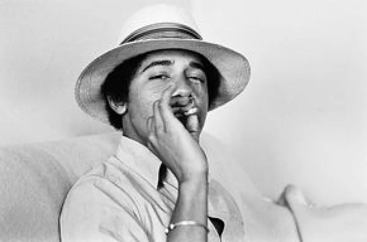 Fuma desde que es muy joven y le prometió dejar el vicio cuando fuera presidente, cosa que no ha cumplido.