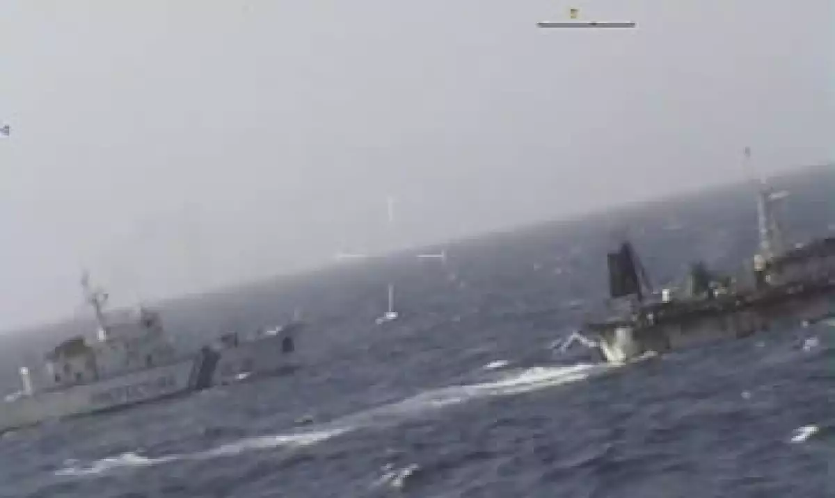 La tripulación china fue rescatada en barcos argentinos. (Foto: Youtube/Prefectura Naval Argentina)