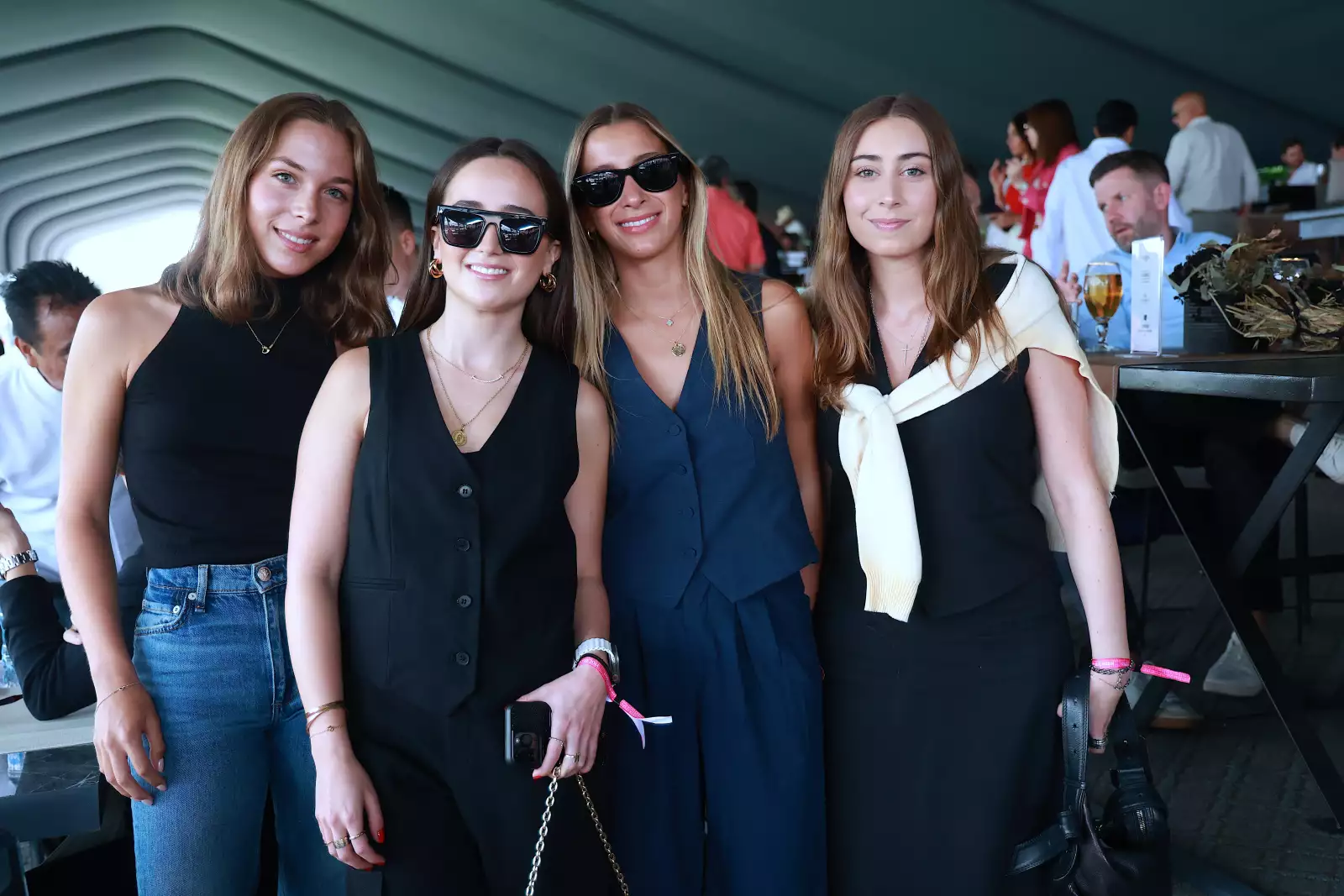 Begoña Benavides , María José Gutierrez, Isabella Espino y Ca