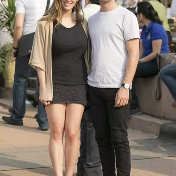 Nicole Schwarz y Jordi Veytia