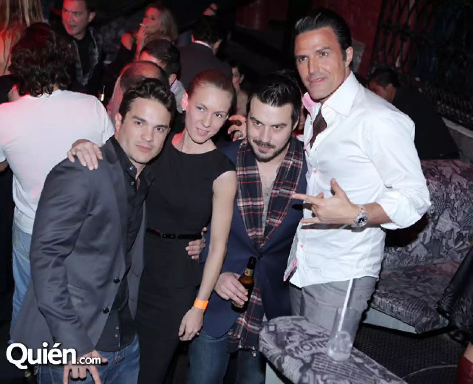 Kuno Becker y su novia Jacky Bouffier, Fran y Billy Rovzar.