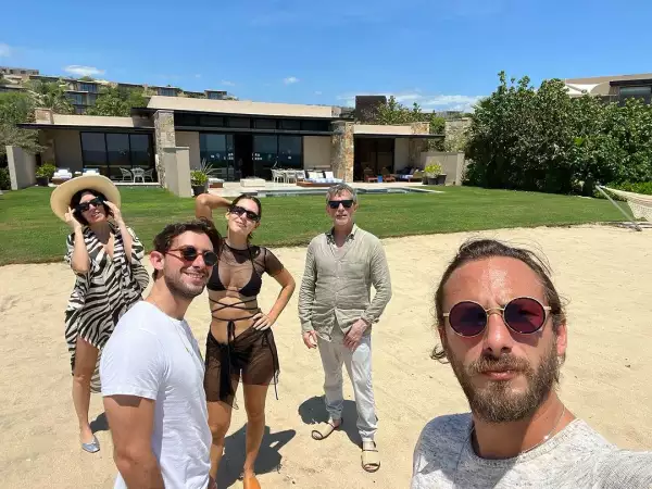 Humberto Zurita, con sus hijos, Stephanie Salas y Camila Valero