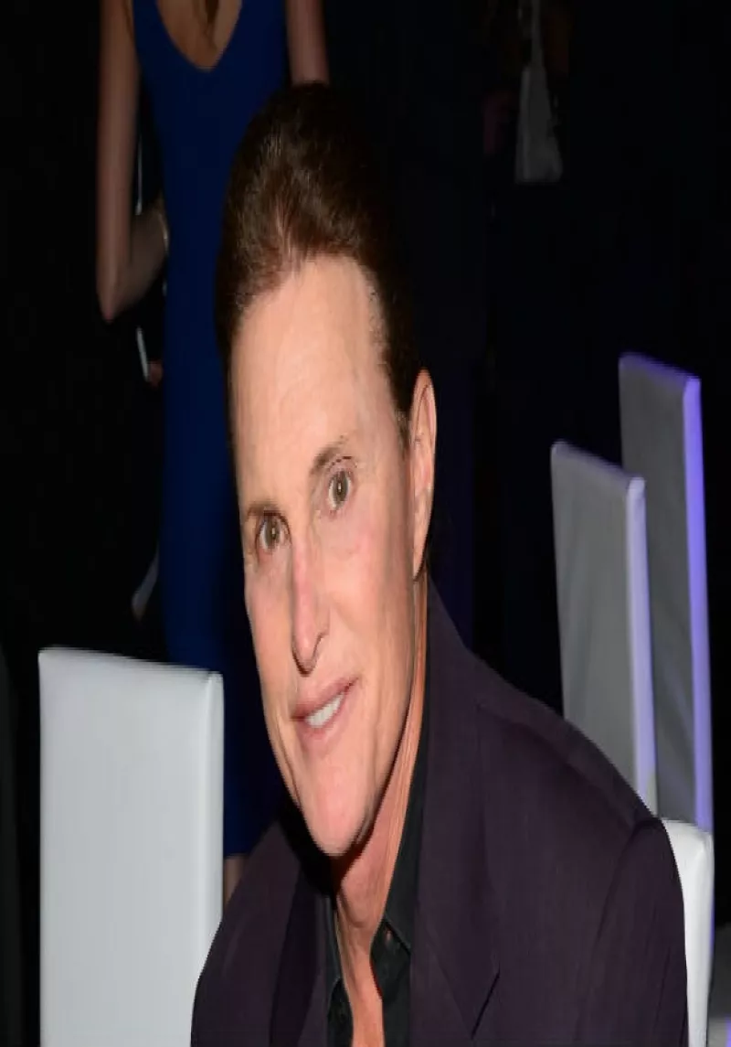 Después de su entrevista con Diane Sawyer, el patriarca de las Kardashian-Jenner ha recibido comentarios de solidaridad a través de redes sociales por parte de varios famosos.