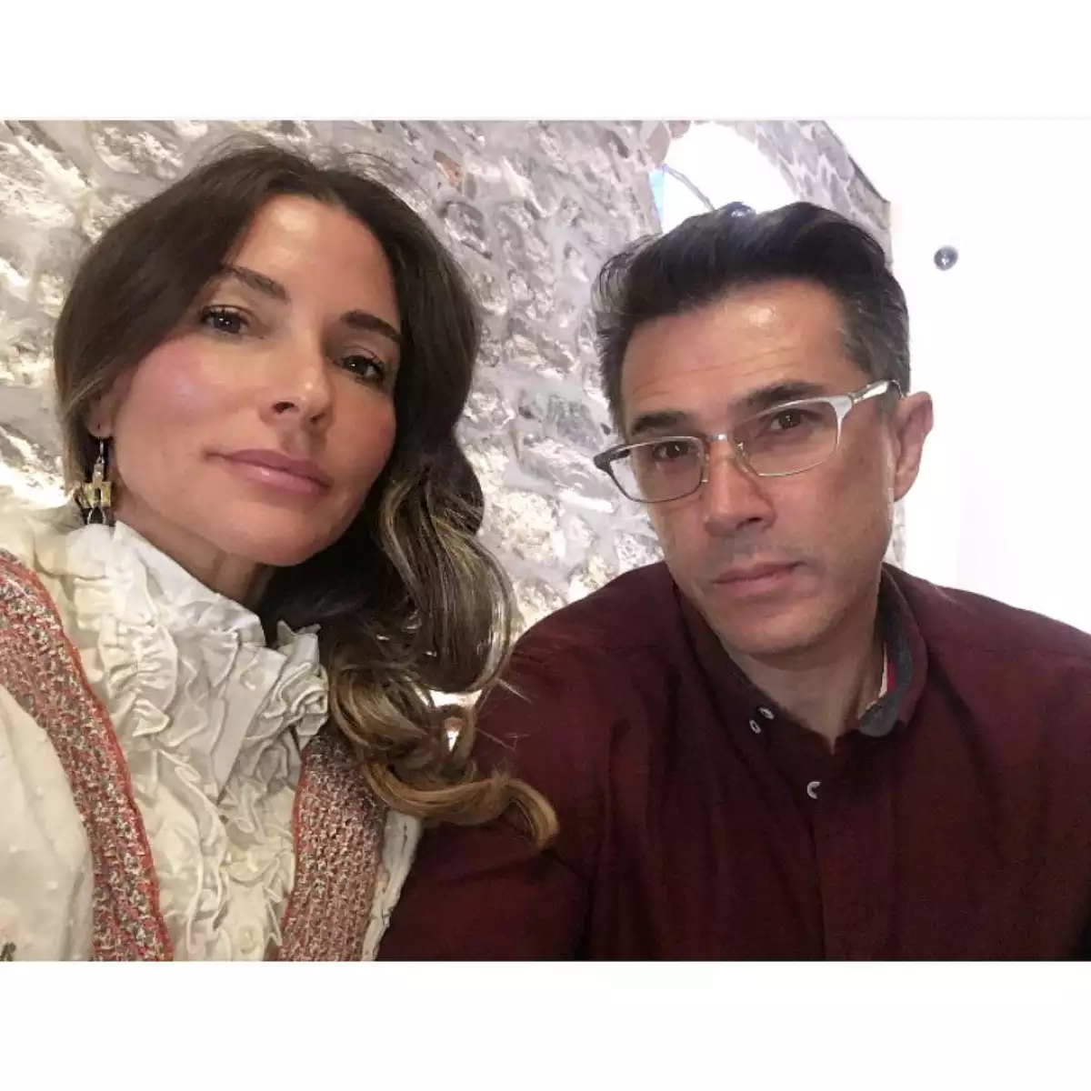 Issabela Camil rompe el silencio ante las críticas hacia su esposo.