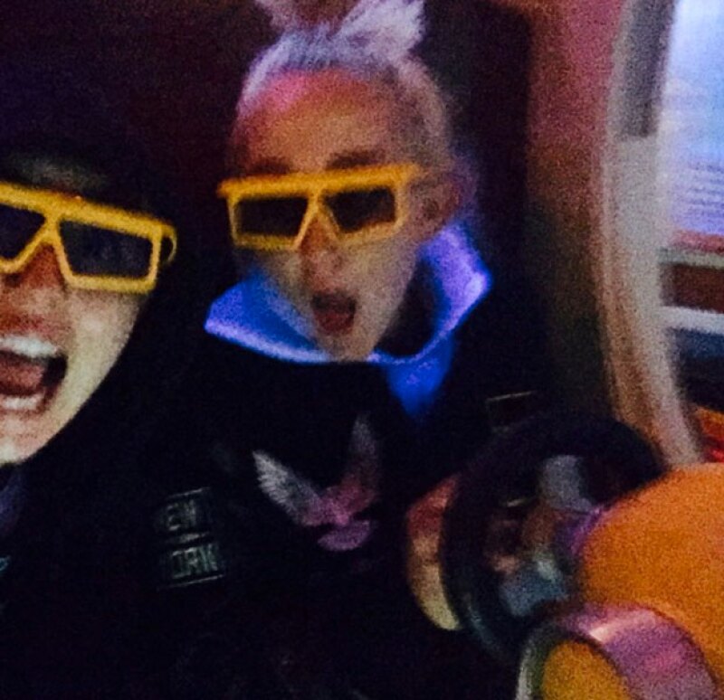 Noah, de 15 años, acompañó a Miley en el paseo.