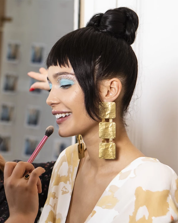 paul-costelloe-updo-peinado-temporada-pasarela-trenza-dyson-corrale-supersonic-boquilla-look-estilo-elegante-2021.jpg