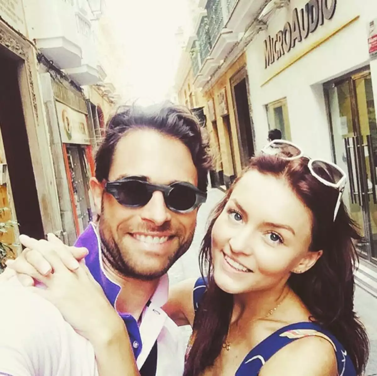 La actriz celebra hoy su cumpleaños 28, y su novio no podía dejar pasar la oportunidad para felicitarla a la "vida de su amor".