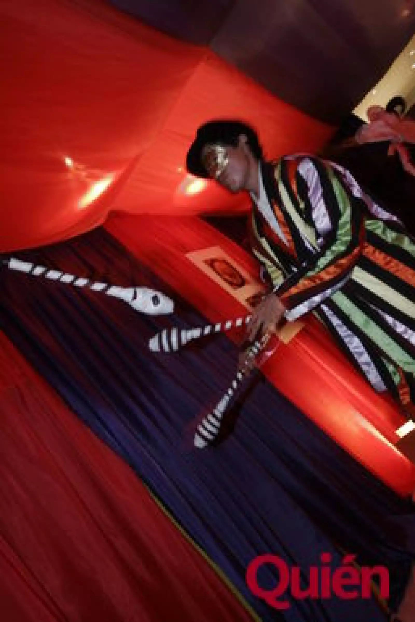 Performance. Malabarista