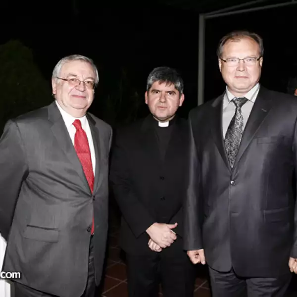 Valery Morózou,Dagoberto Campos,Ruslán Sprin