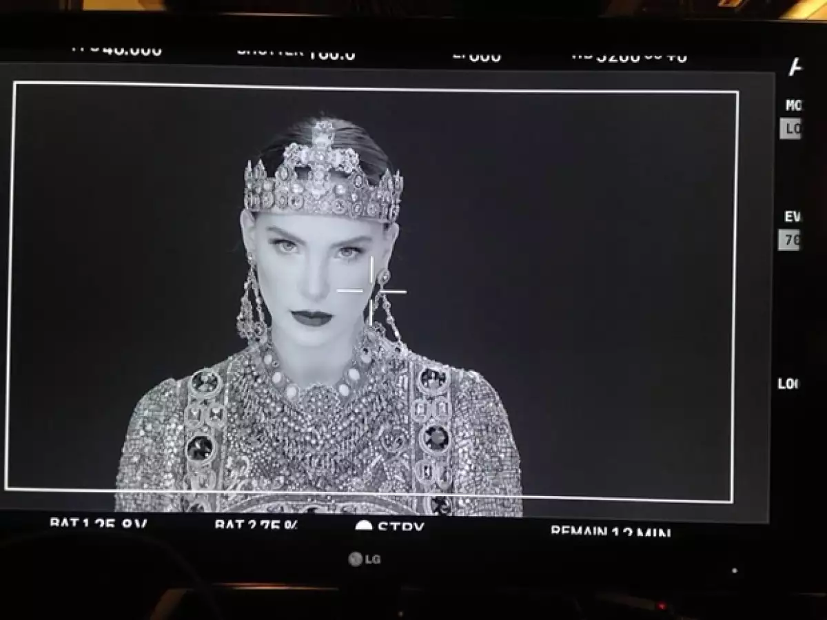 Todo el outfit que usó Belinda es parte de la colección Otoño-Invierno de Dolce&Gabbana.