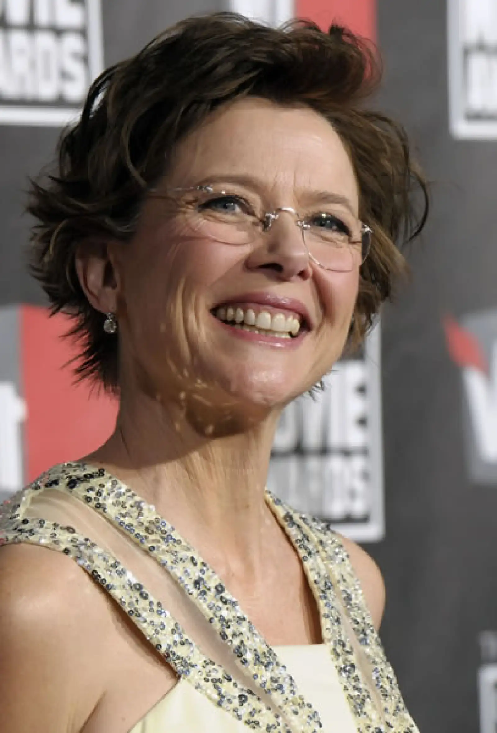 ANNETTE BENING. Además de presentar, también esta nominada por cuarta vez a un Oscar, en esta ocasión como Mejor Actriz en `The Kids Are All Right´.