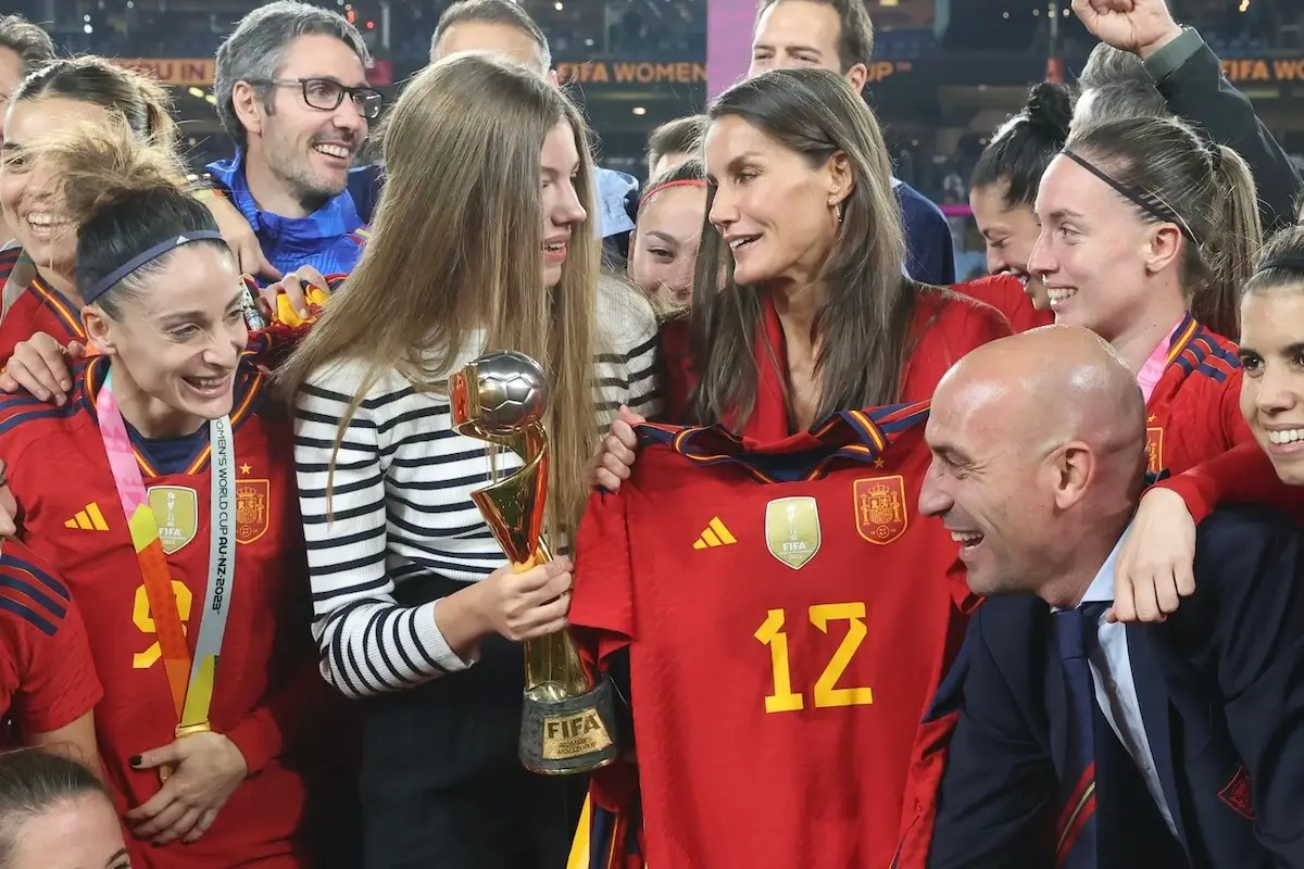 La reina Letizia y la infanta Sofía de España en la final del Mundial Femenil de Futbol Sidney 2023