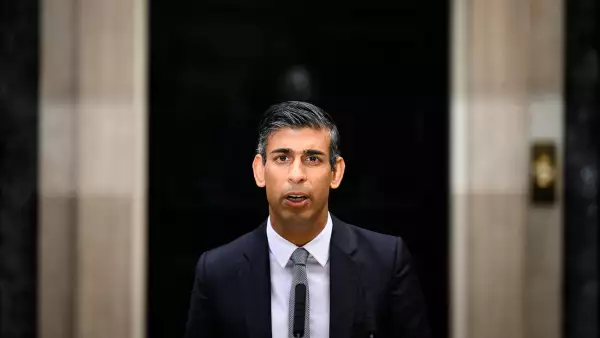 El nuevo primer ministro de Reino Unido habla afuera del número 10 de Downing Street en Londres, Reino Unido.