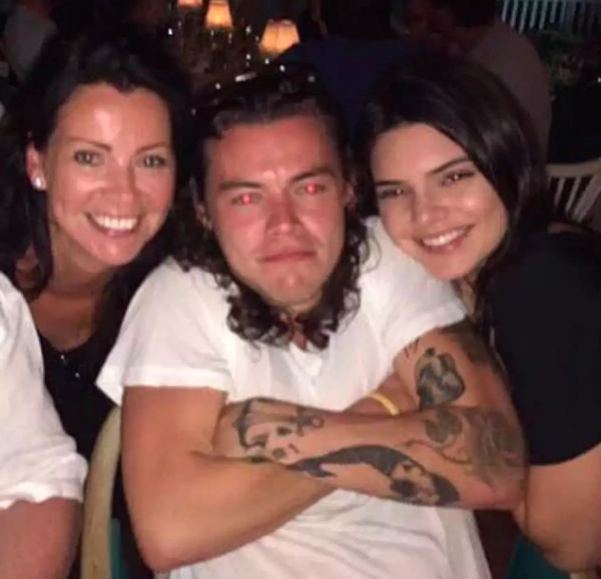 La mamá de Harry parece estar contenta con su relación con la modelo.