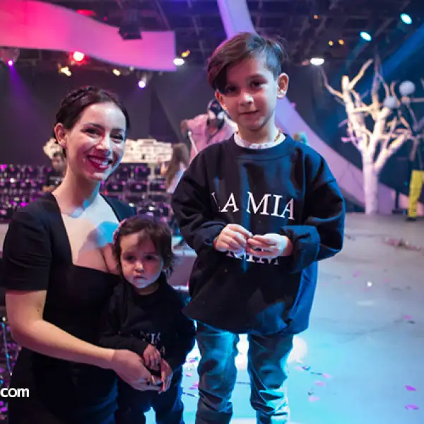 Claudia Lizaldi, Ella Kneeland e Ian Kneeland