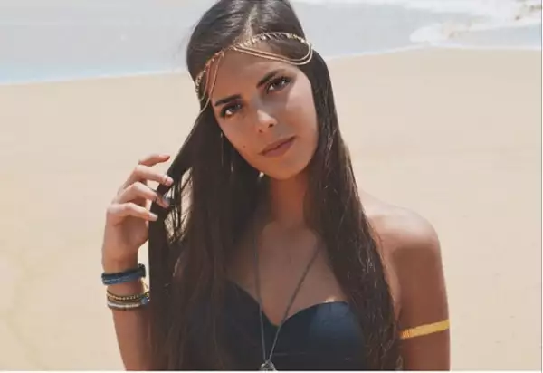 La joven de 18 años dijo sentirse orgullosa del gran parecido que tiene con su mamá.