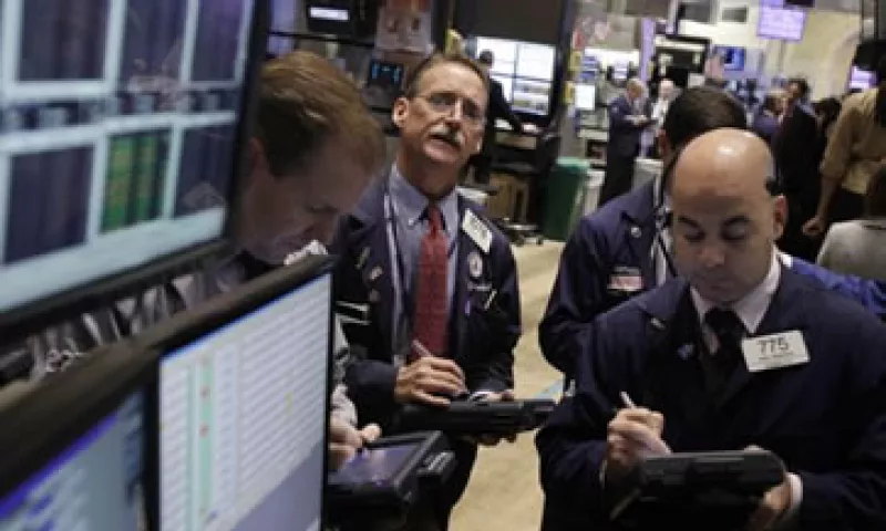 El euro se hundió a un mínimo de un mes frente al dólar. (Foto: AP)