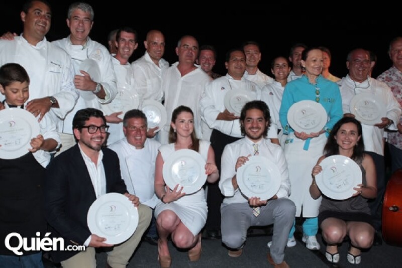 Manuel Rivera, director general de Grupo Expansión, y Carl Emberson, gerente de St Regis Punta Mita, con los chefs y sommeliers invitados a la segunda edición del evento.