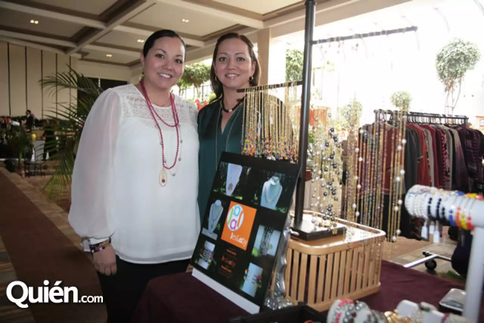 Jessica Larios,Abigail Larios