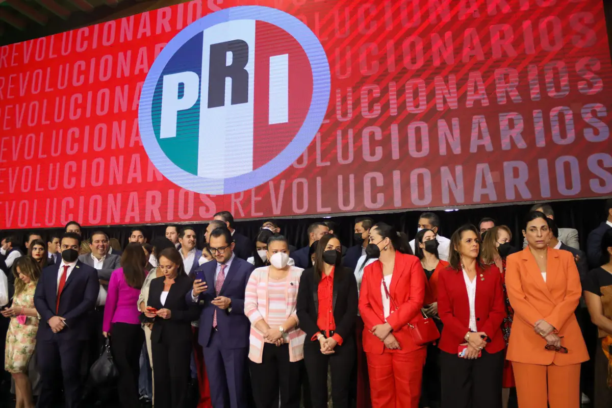 (Militantes del PRI anuncio que no aprobará la reforma energética del presidente Andrés Manuel López Obrador)