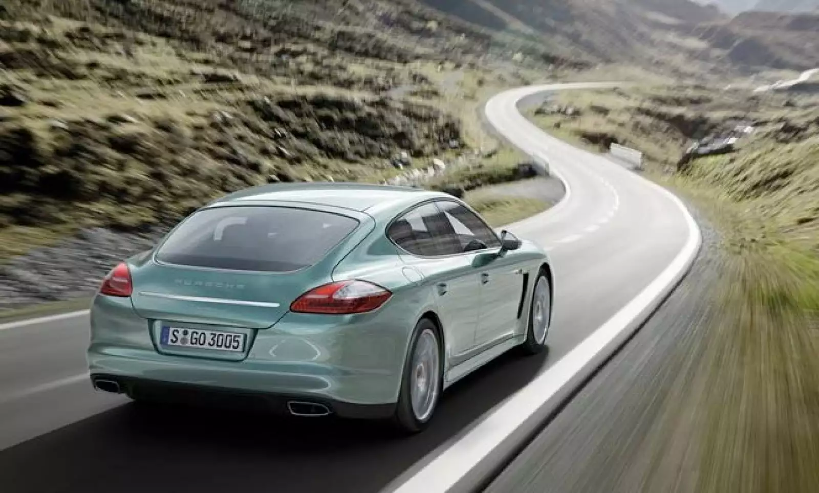 Puede recorrer más de 745 millas con un tanque lleno de 80 litros.