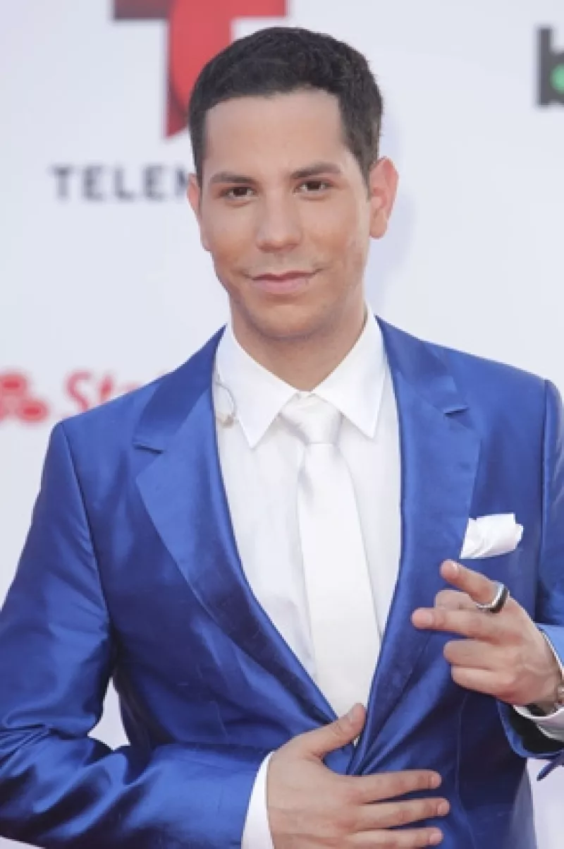 De acuerdo a documentos oficiales obtenidos por el sitio TMZ, Ben Stewart-Kruger asegura que el cantante tenía un cuchillo mientras peleaban.