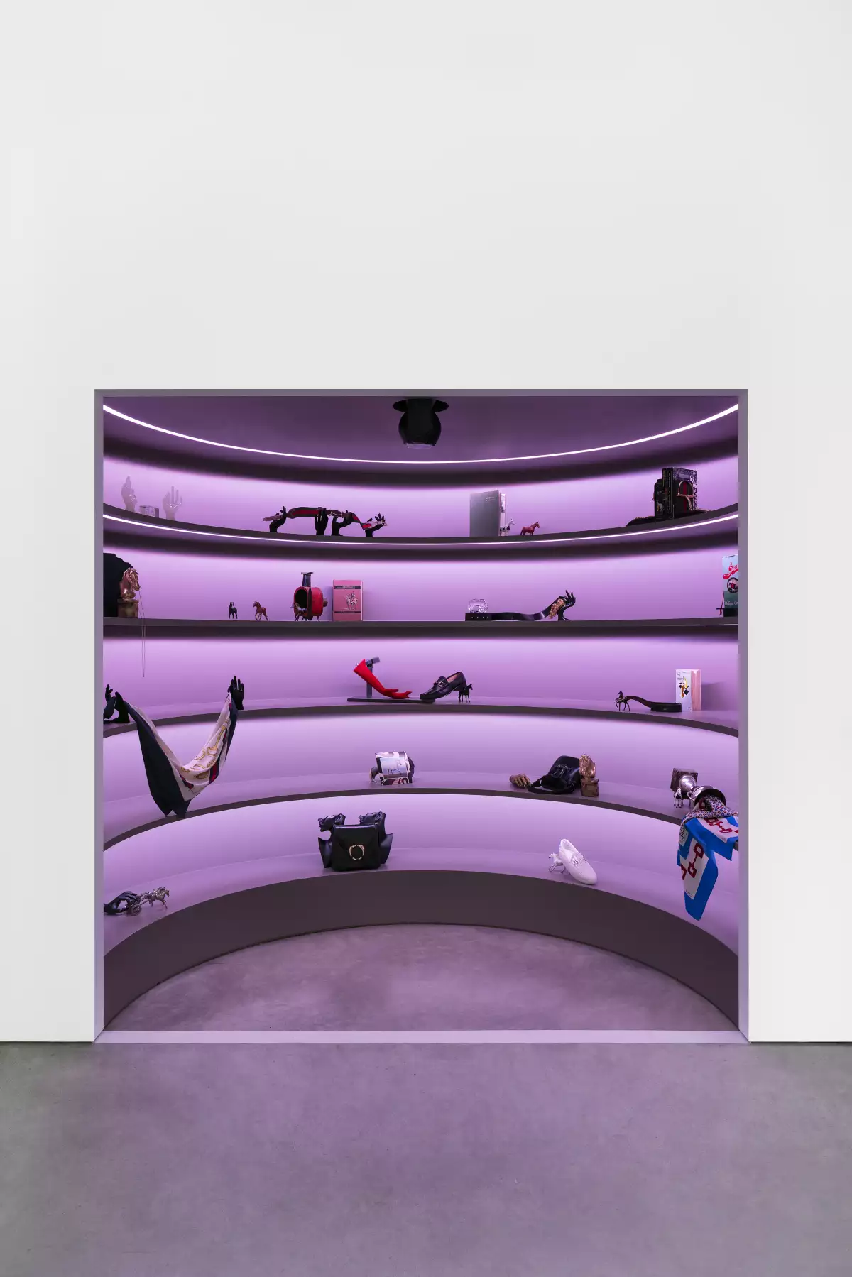 Gucci_0002_0053U_2.jpg