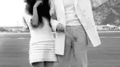 Una semana después de que Paul McCartney contrajera nupcias Yoko Ono y John Lennon se casaron el 20 de marzo 1969 en Gibraltar. Yoko decidió usar una minifalda acompañada de lentes oscuros, calcetas arriba y un sombrero.