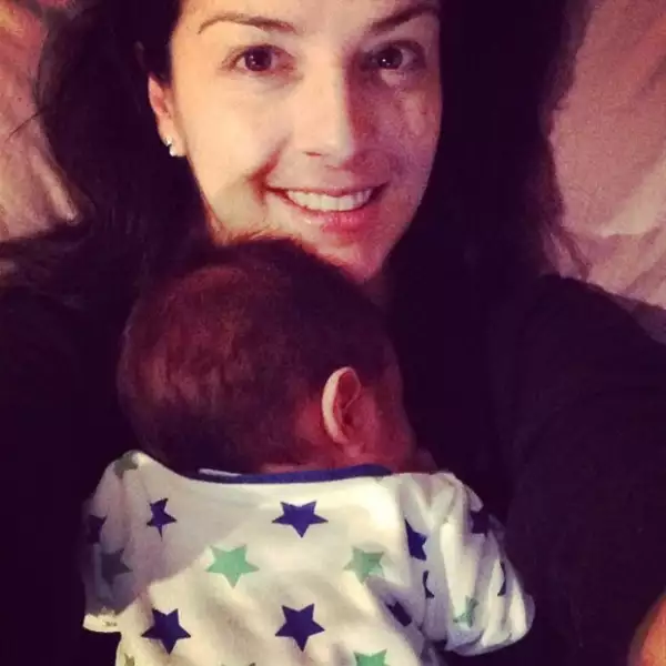 Lidia compartió una foto con su hijo a los pocos días de nacido.