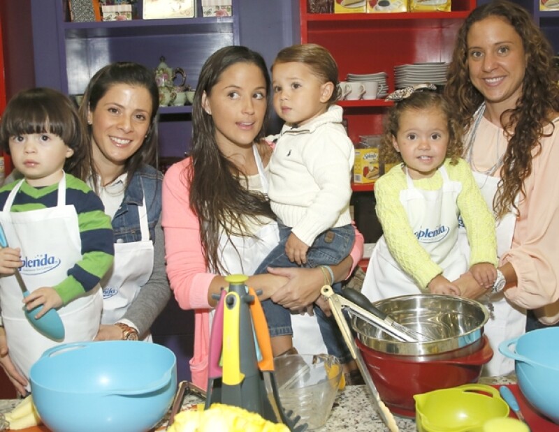 Gabriela de la Cabada, Patricio Islas, Marcela Valencia, Emiliano Ramos, Macarena Incera y Belinda Murada.