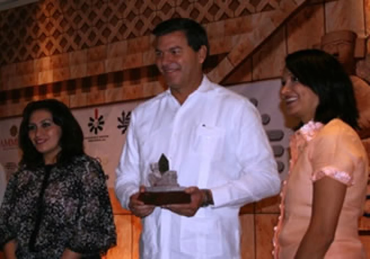 En el marco de la entrega del Reconocimiento Ambiental, Profepa y el Cnimme firmaron el convenio para impulsar la certificación ambiental entre maquiladoras. (Foto: Cortersía Profepa)
