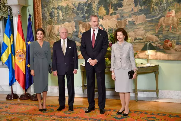 La reina Letizia de España, el rey Carl Gustaf, el rey Felipe de España y la reina Silvia