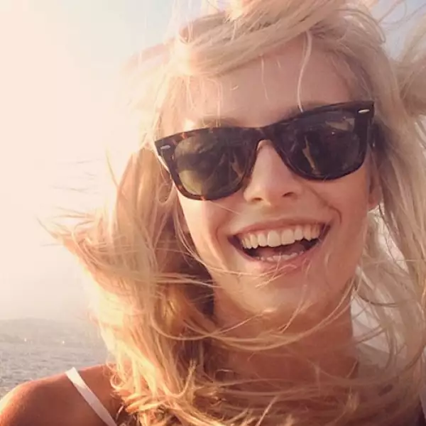 Instagram: @lenagercke.