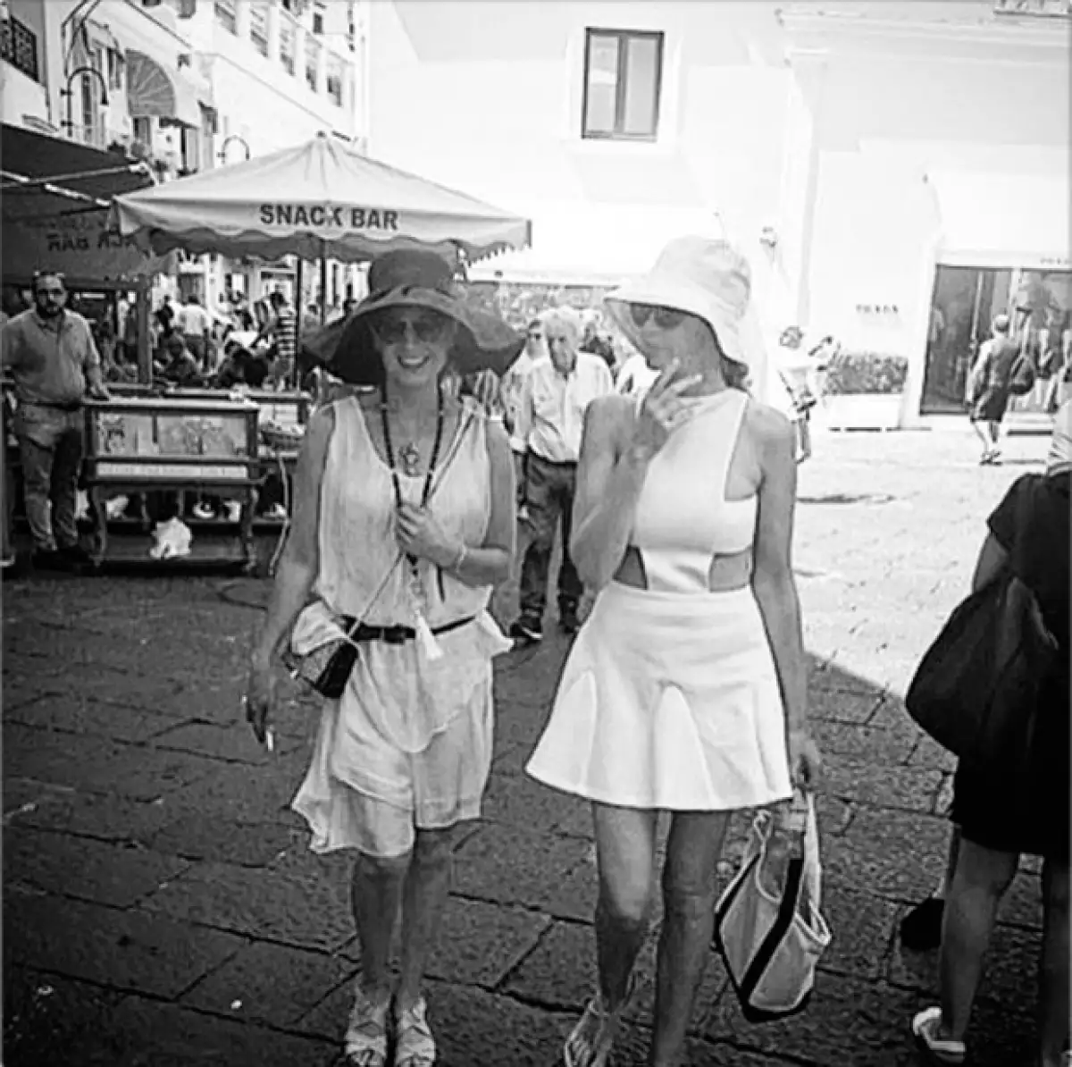 La esposa de Tommy Hilfiger presumió también su amistad con Thalía al compartir esta imagen.