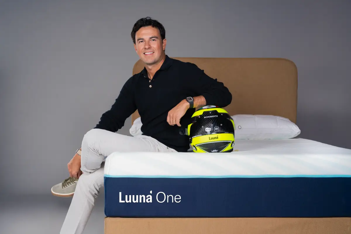 Checo Pérez, embajador global de la marca Luuna. 