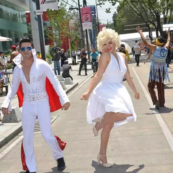 Performance de inauguración de Camina Masaryk.