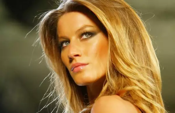 Gisele tiene 30 años.