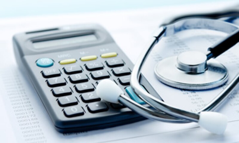 El incremento de los costos en los seguros médicos está afectando a los trabajadores con especial dureza porque están creciendo más rápido que los salarios. (Foto: Shutterstock)