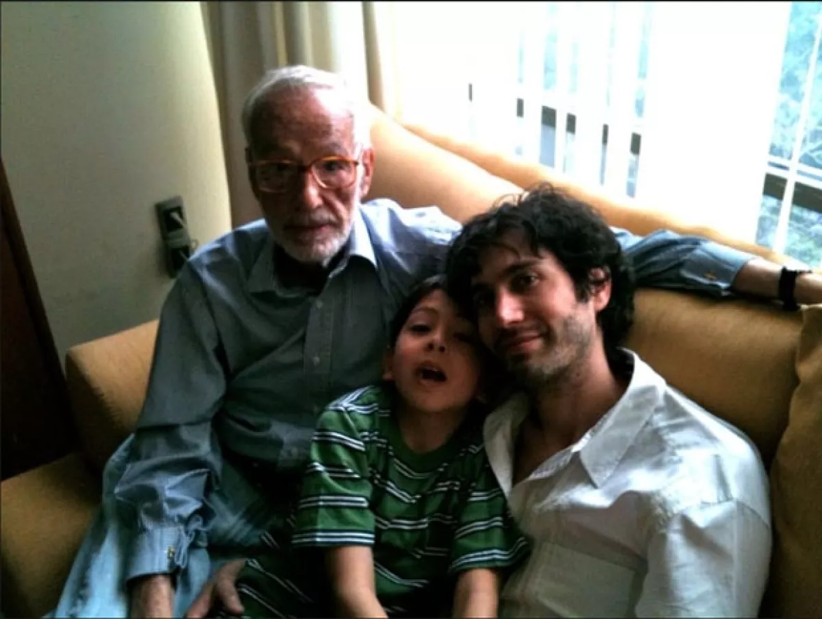 Su nieto Benny Ibarra tuiteó una foto junto a él, momentos después de que se anunciara su fallecimiento.