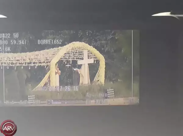 La ceremonia se realizó al aire libre en Valle de Bravo.