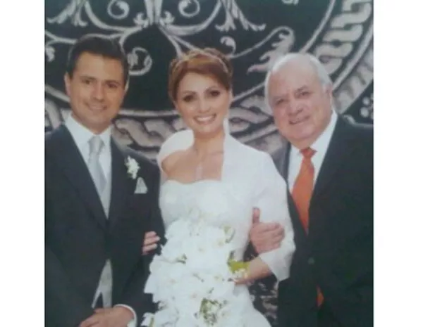 La actriz y Primera Dama del Estado de México se mostró conmovida por las muestras de cariño que sus seguidores han hecho para que la salud de su padre, el Dr. Manuel Rivera, mejore.