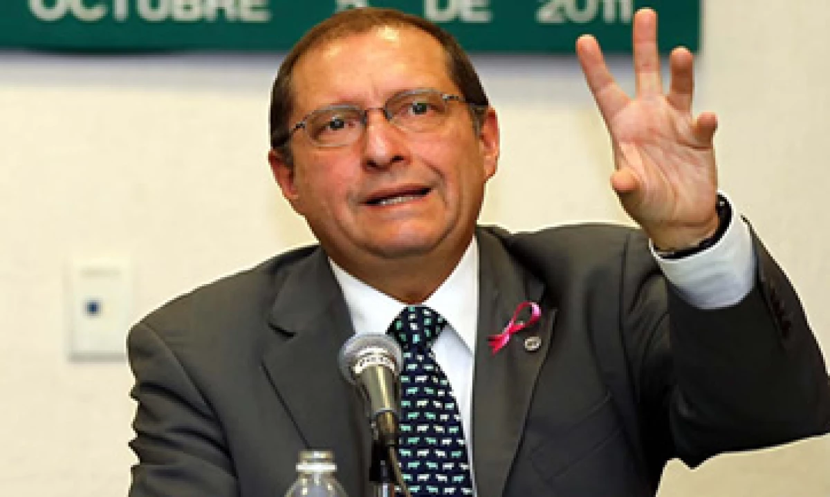 Eduardo Pérez Motta, presidente de la Comisión Federal de Competencia acusó presiones a través de los medios por la resolución que deberá emitir. (Foto: Notimex)