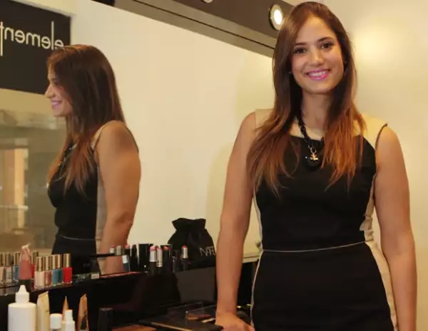 La editora de belleza y moda sugiere que el `look glam´ es el ideal para las jovencitas porque las hace lucir frescas y modernas.